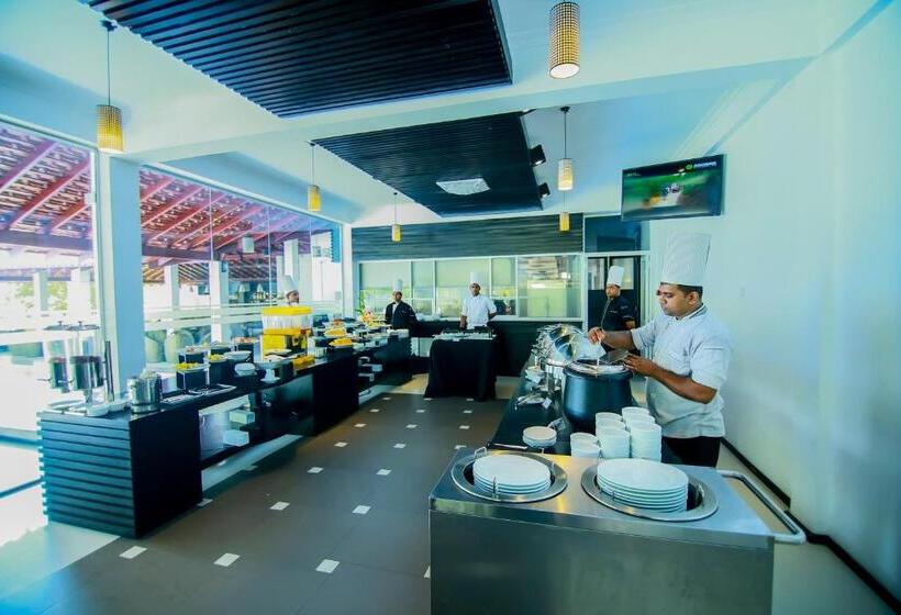 The Covanro Airport Hotel   Katunayake