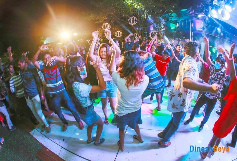 The Covanro Airport Hotel   Katunayake