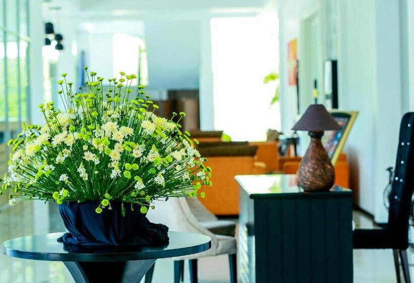 The Covanro Airport Hotel   Katunayake