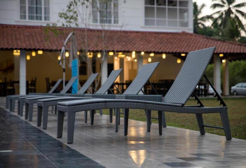 The Covanro Airport Hotel   Katunayake