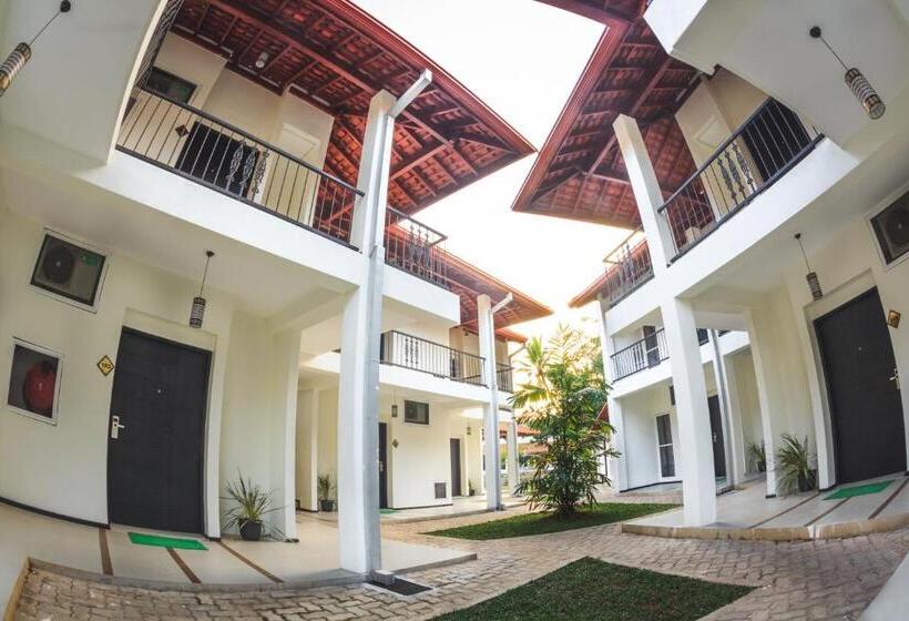 The Covanro Airport Hotel   Katunayake