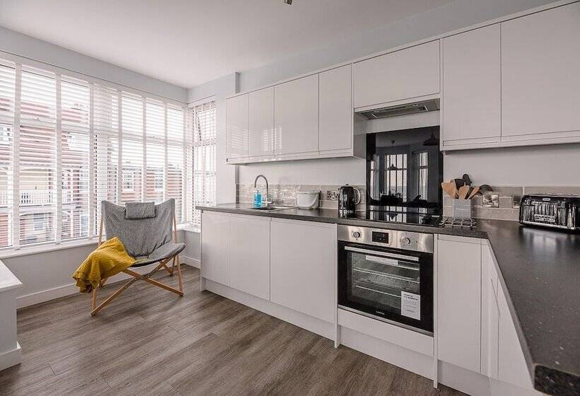 4 Buregate House, Felixstowe