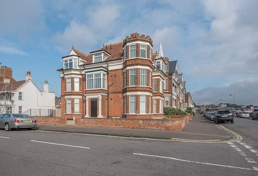 4 Buregate House, Felixstowe