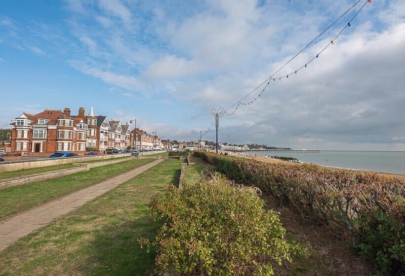 4 Buregate House, Felixstowe