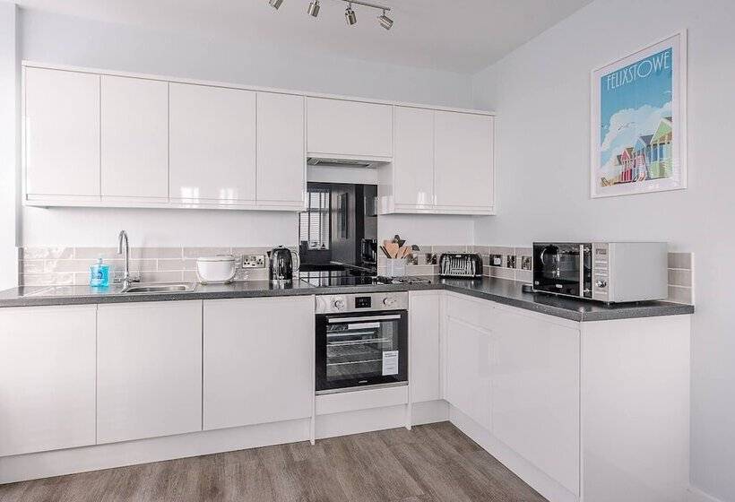 4 Buregate House, Felixstowe