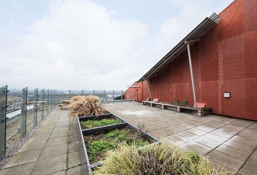 Albergue Vibrant Rooms For Students Only   London