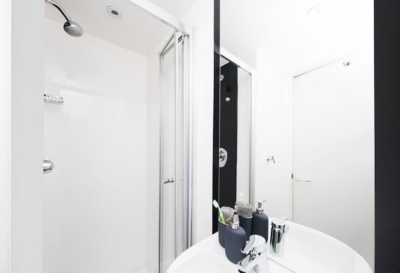 Albergue Vibrant Rooms For Students Only   London