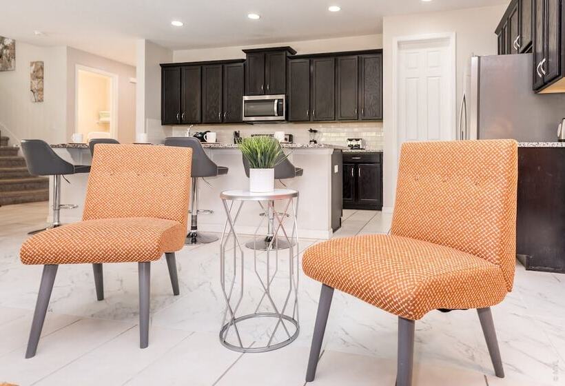 Avenger S, Frozen And Alice In Wonderland Themed Rooms! Private Pool And Modern Decor!