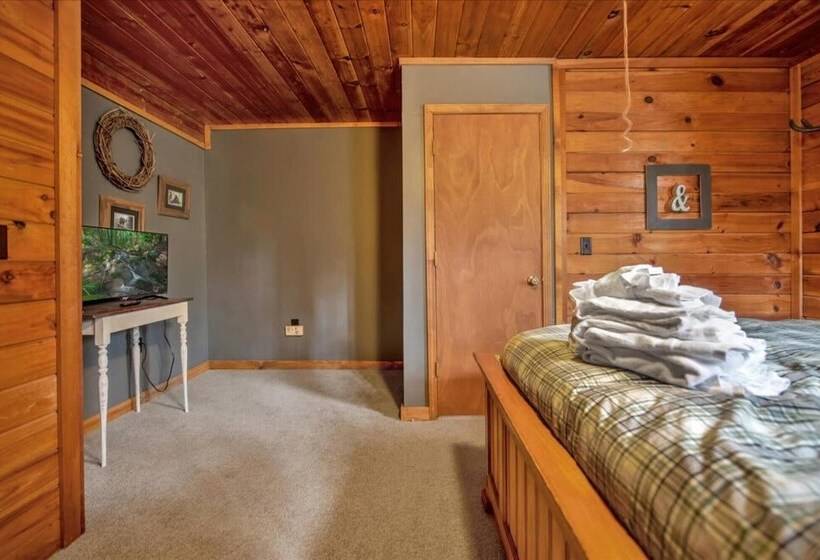 Bear Hug Lodge   Charming Cabin In Coosawattee River Resort   Pet Friendly