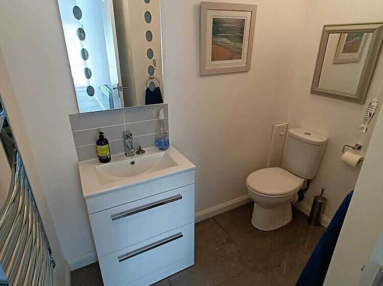 Beautiful 1 Bed Riversi Cottage Located In Malpas