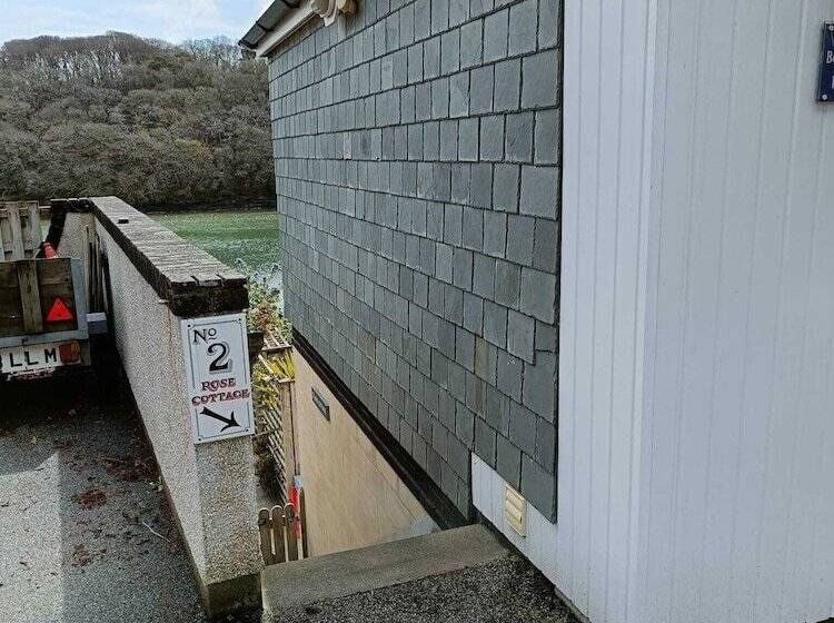 Beautiful 1 Bed Riversi Cottage Located In Malpas