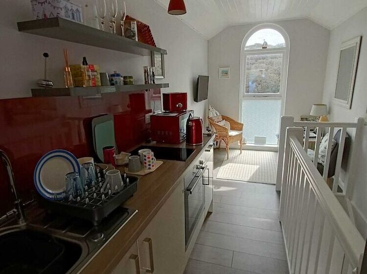 Beautiful 1 Bed Riversi Cottage Located In Malpas