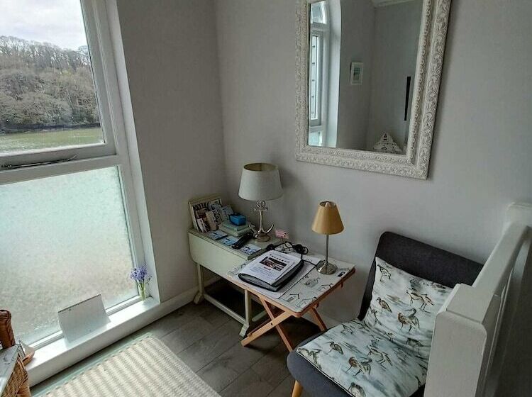 Beautiful 1 Bed Riversi Cottage Located In Malpas