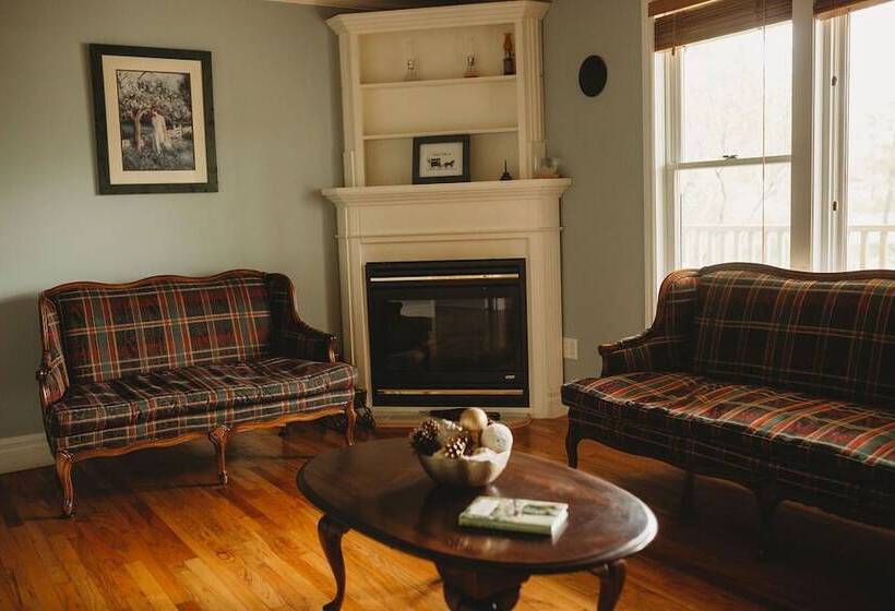 Bed and Breakfast Carriage House Inn Four And A Half Stars