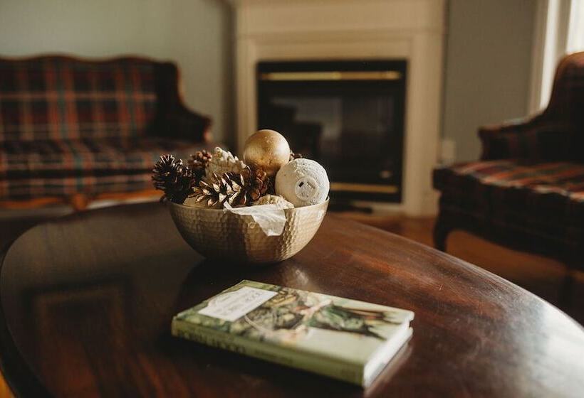 Bed and Breakfast Carriage House Inn Four And A Half Stars