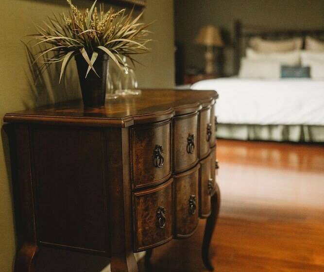 Bed and Breakfast Carriage House Inn Four And A Half Stars