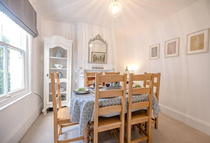 Bonheur, 16 Bartholomew Green, Southwold