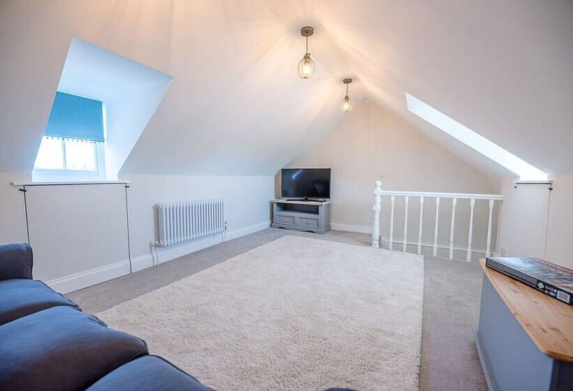 Bonheur, 16 Bartholomew Green, Southwold