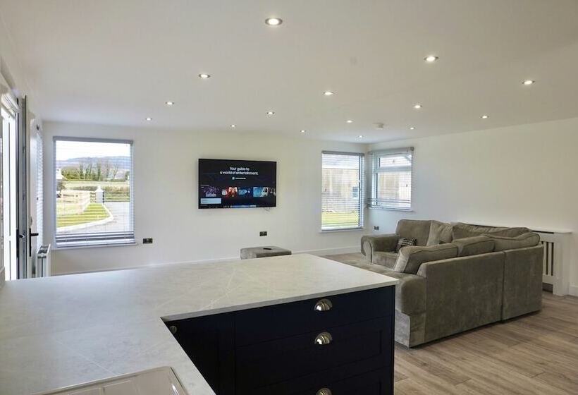 Castle View Chalet By Clonlum Cottages