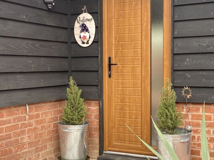 Charming Gnome Cottage, In Devon Near Sidmouth