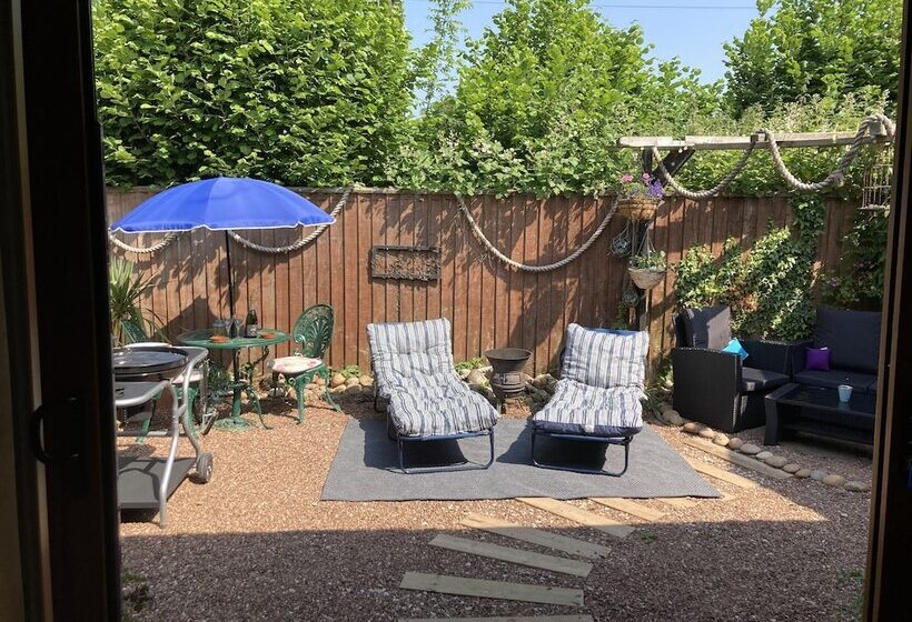 Charming Gnome Cottage, In Devon Near Sidmouth