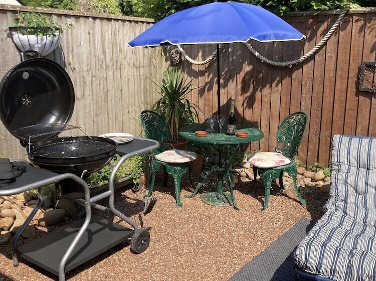 Charming Gnome Cottage, In Devon Near Sidmouth