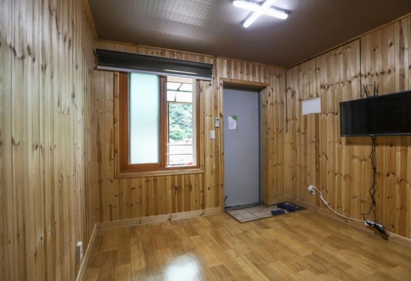 Cheongpyeonggyegok Bangju Pension