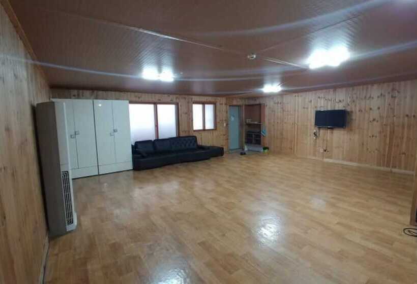 Cheongpyeonggyegok Bangju Pension