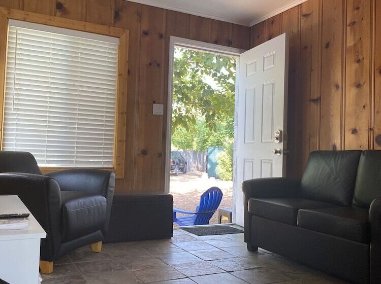 Clearlake Cabins