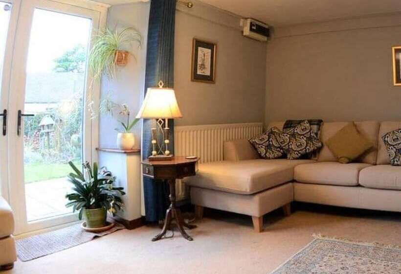 Cosy & Spacious Cottage In Scenic Village With Pub