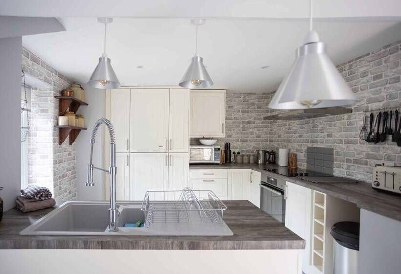 Cosy, Tranquil, Fully Equipped & Beautiful Garden