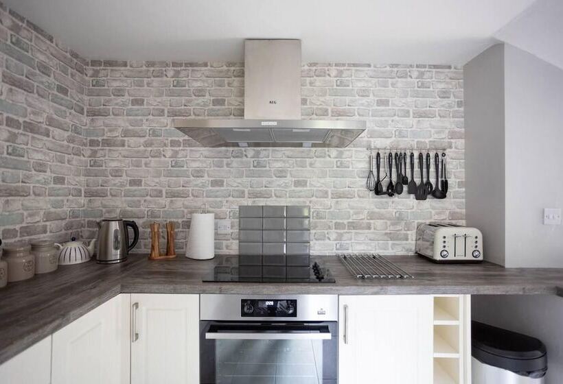 Cosy, Tranquil, Fully Equipped & Beautiful Garden