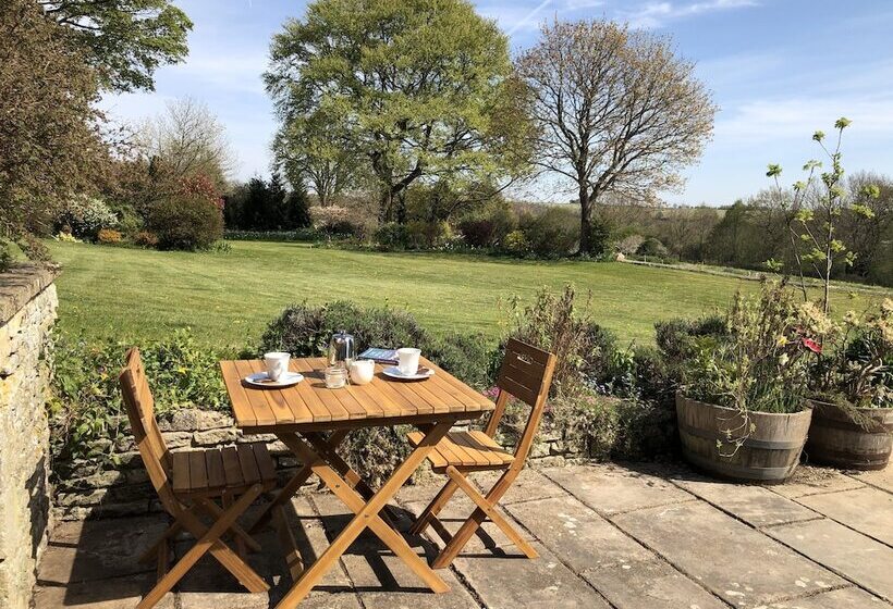 Courtyard Cottage   Adults Only