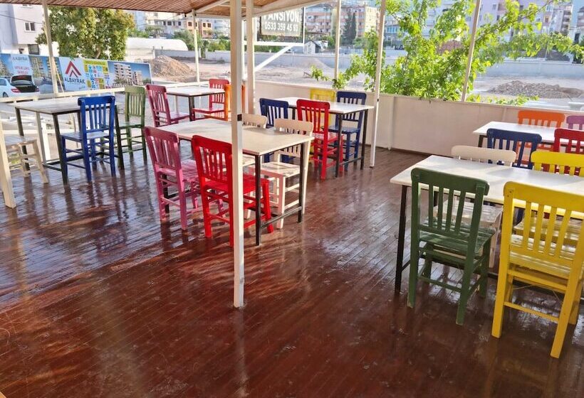 Fi̇ni̇ke Sever Otel