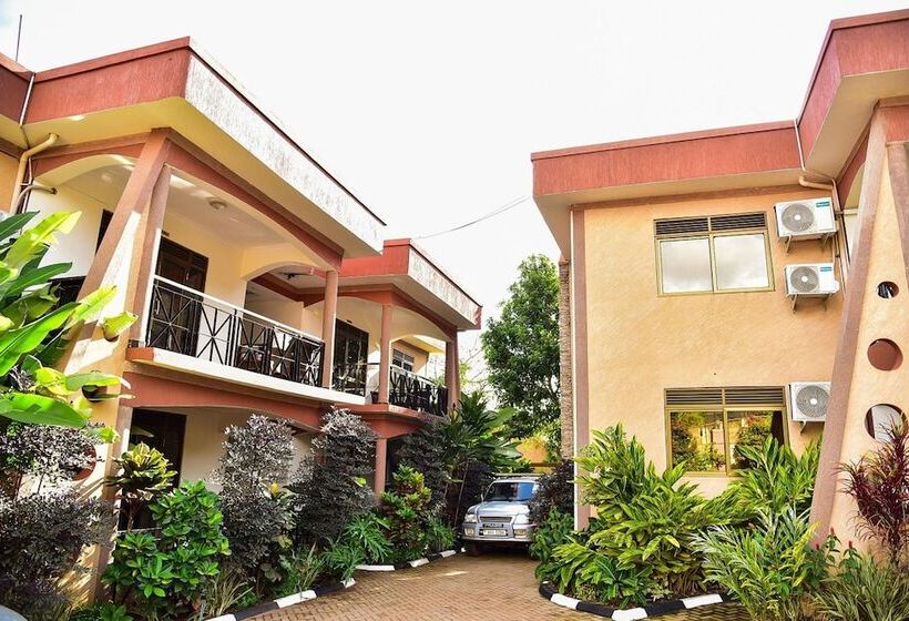 Four Vins Hotel & Apartments