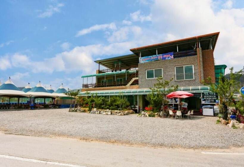 Gapyeong Sagyejeol Pension