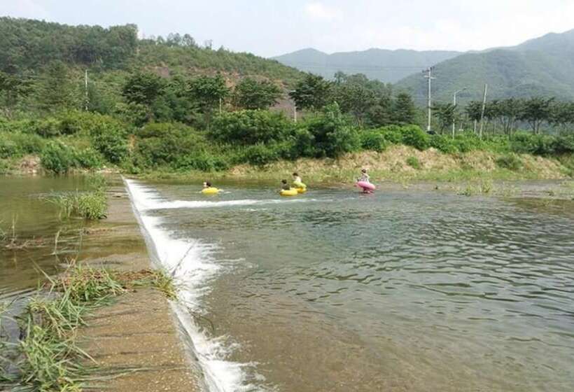 Gapyeong Sagyejeol Pension