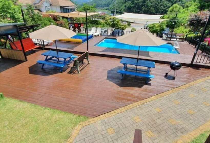 Hongcheon Bogeumjari Pension