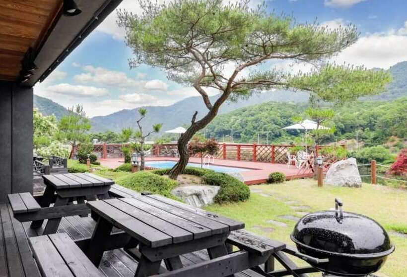 Hongcheon Lama Richa Pension