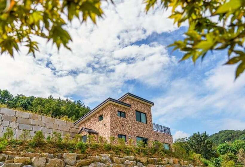 Hongcheon Lama Richa Pension