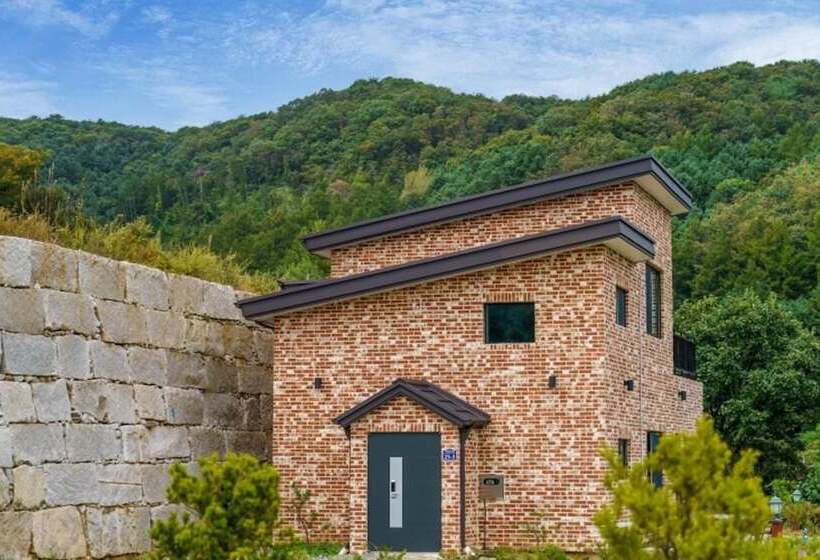 Hongcheon Lama Richa Pension