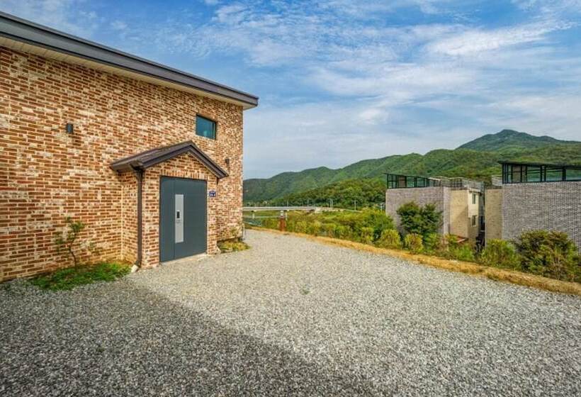 Hongcheon Lama Richa Pension