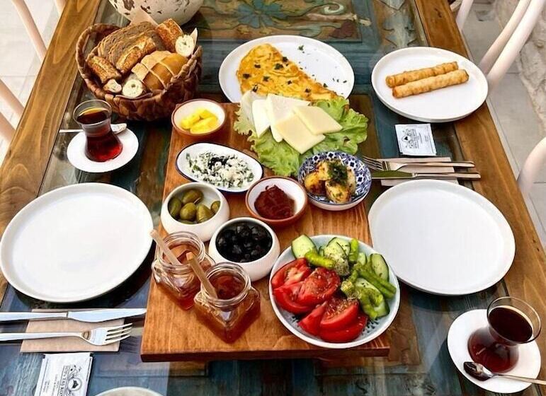 فندق فئة نجمة واحدة 1870 Taş Konak Otel   Sanat Sokağı