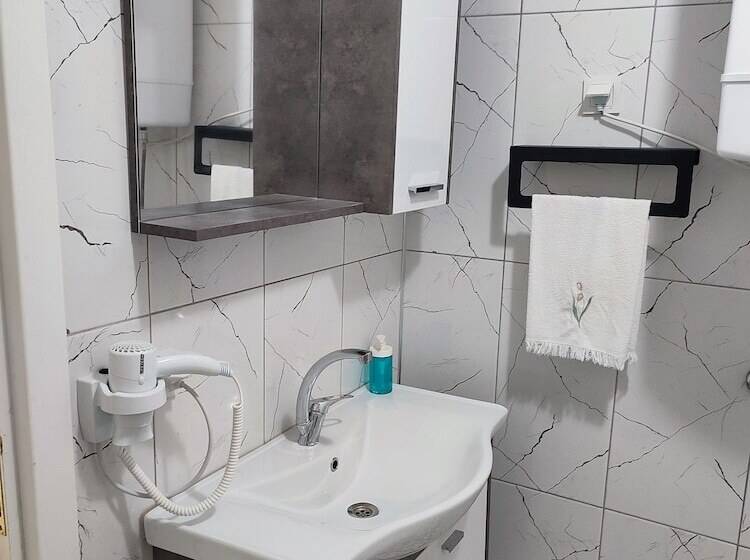 مسافرخانه İmroz Begonvil