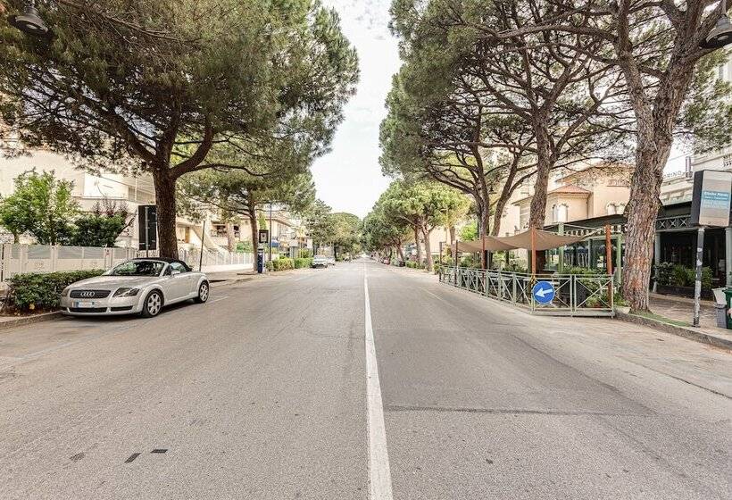 مسافرخانه Villa Maria