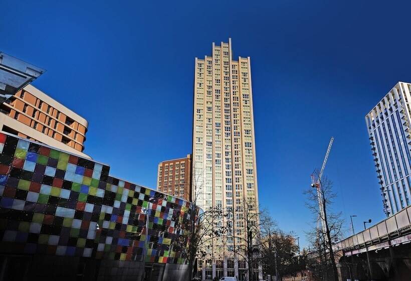 בית מלון כפרי Joivy At Vita London