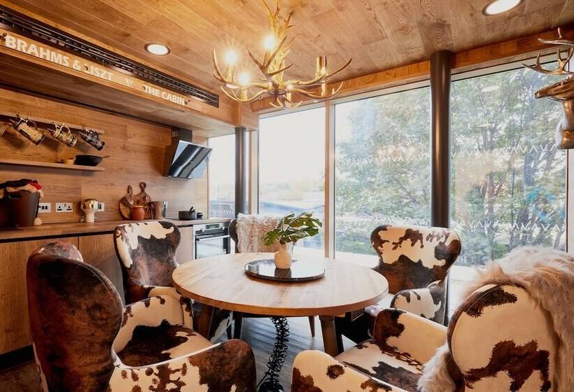 בית מלון כפרי Joivy At Vita London