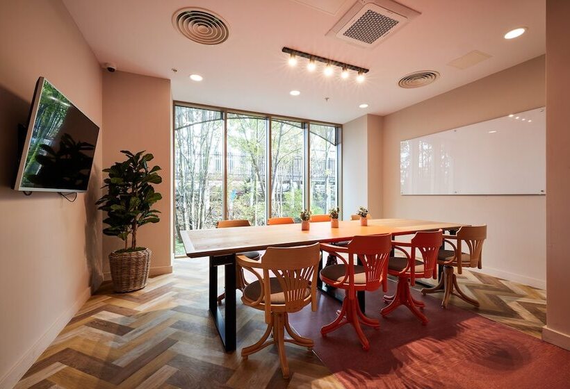 בית מלון כפרי Joivy At Vita London