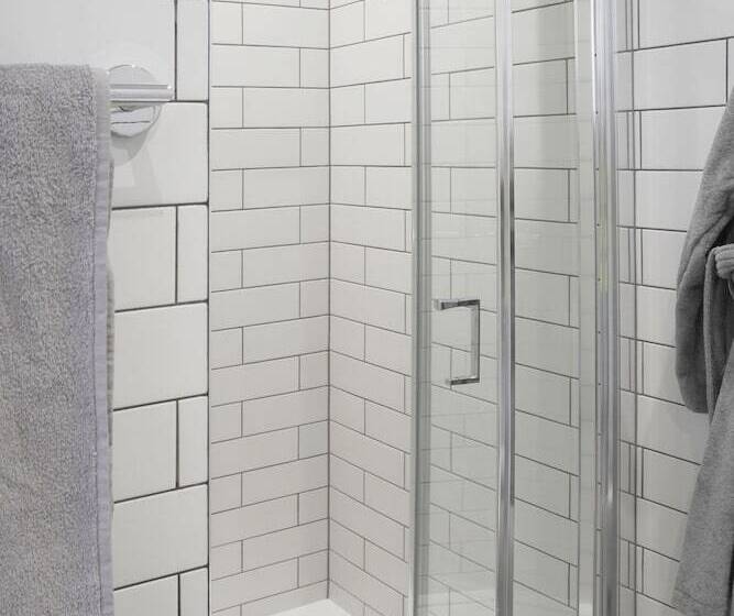 בית מלון כפרי Joivy At Vita London