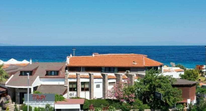 בית מלון כפרי Assos Troy Beach